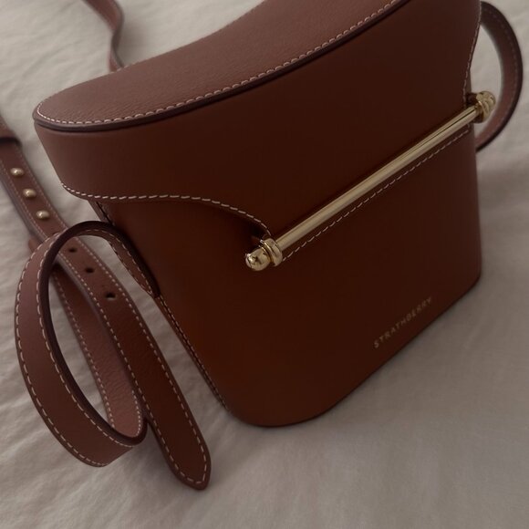 Brown Safari cross-body bag with vanilla stitch NWT - Picture 7 of 7